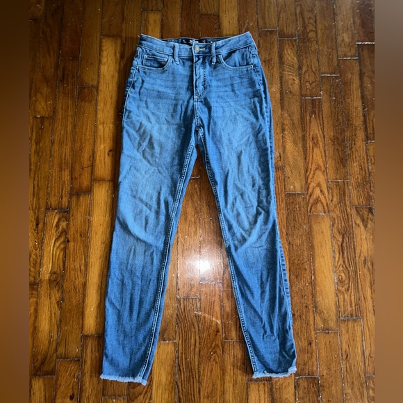 Hollister jeans! Size 5! - Picture 1 of 3